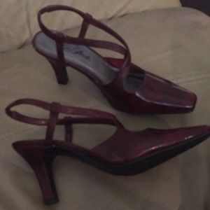 Life stride burgundy heels